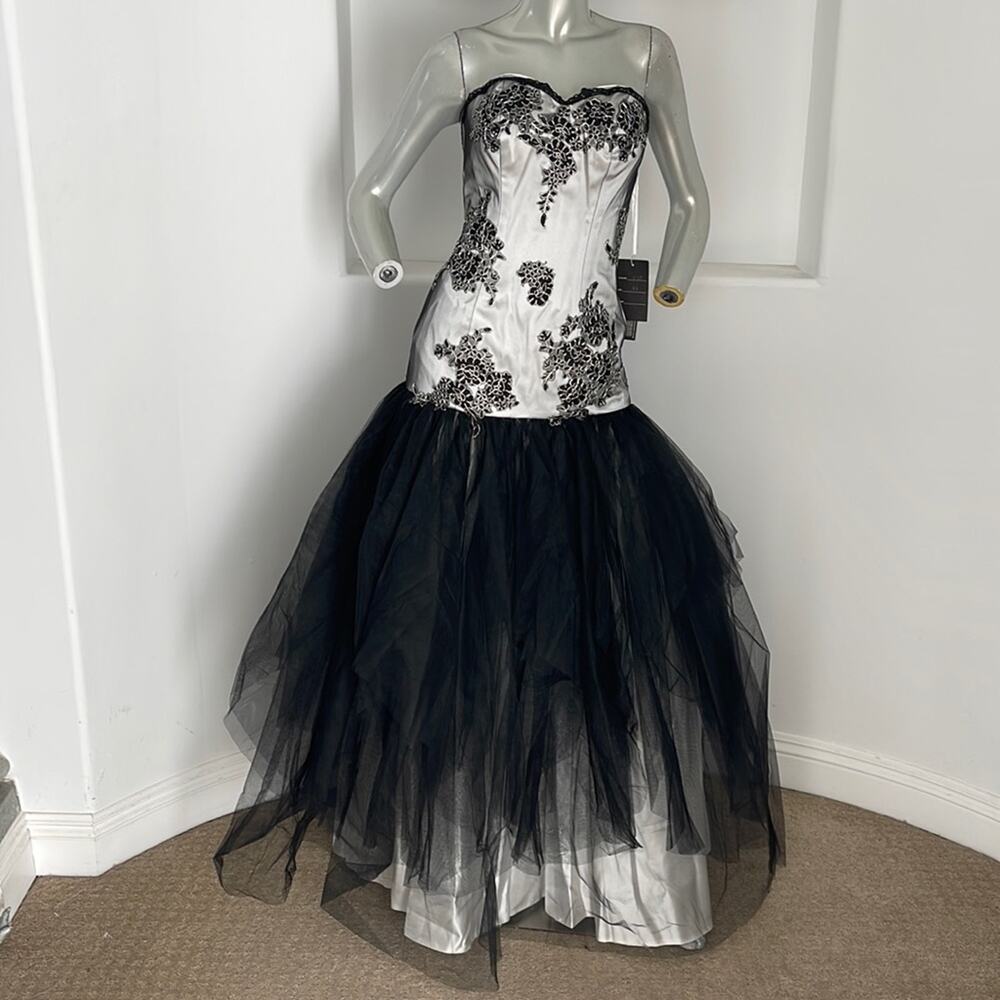 Amelia Couture Strapless Laced- Back  Special Occasion  Gown Black White size 12